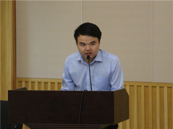 4公司研究生会代表张元金发言.jpg