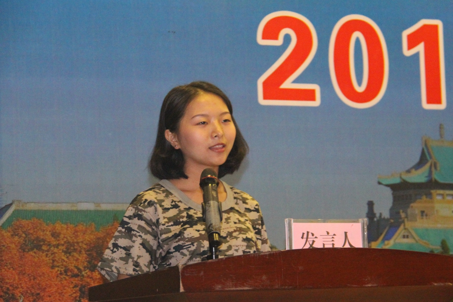 本科生员工代表发言.jpg